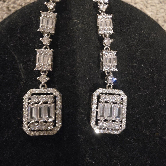 Stunning Silver Crystal Drop Earrings - Picture 4 of 15